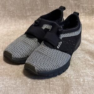 Ccilu Women's Torre Knit Walking Shoe